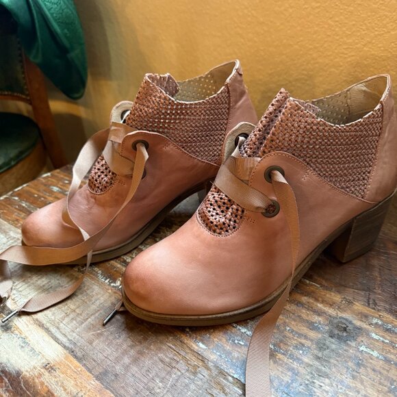 Sundance Casta Suede Rosa Boots Lace Up Block Heel Bootie - Sundance - Picture 3 of 6